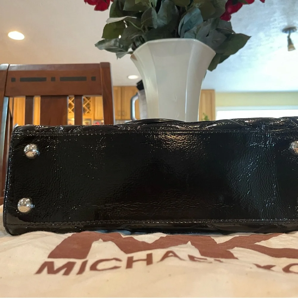 NEW Michael Kors quilted patent leather shoulder/tote bag NWOT. - Picture 12 of 12